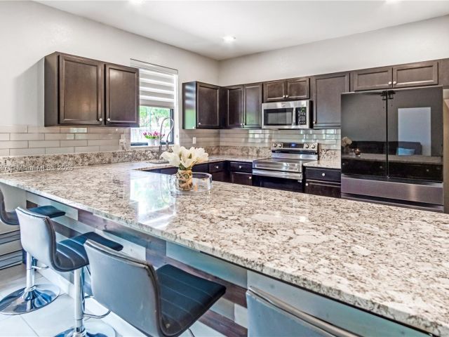 Дом в аренду по адресу 724 SE 37th Ave - фото 6262313