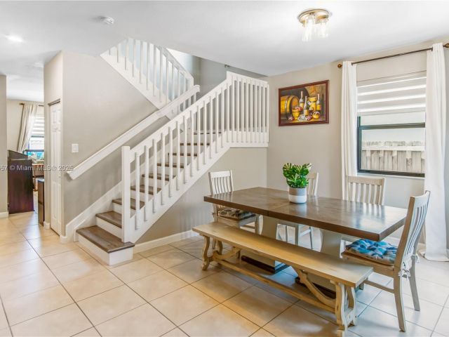 Дом в аренду по адресу 724 SE 37th Ave - фото 6262315