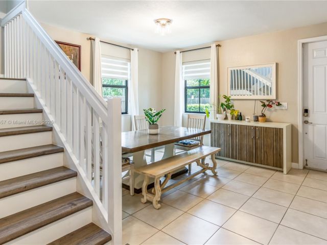 Дом в аренду по адресу 724 SE 37th Ave - фото 6262317