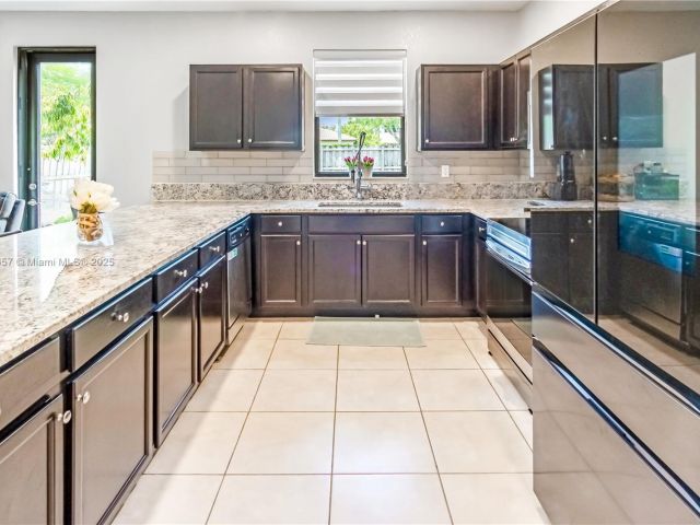 Дом в аренду по адресу 724 SE 37th Ave - фото 6262318