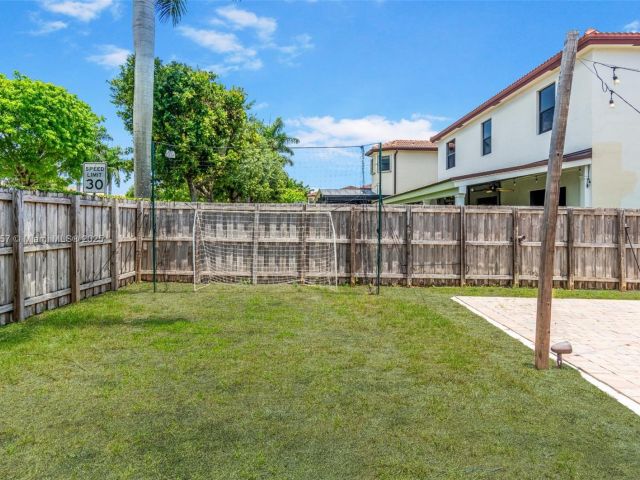 Дом в аренду по адресу 724 SE 37th Ave - фото 6262321