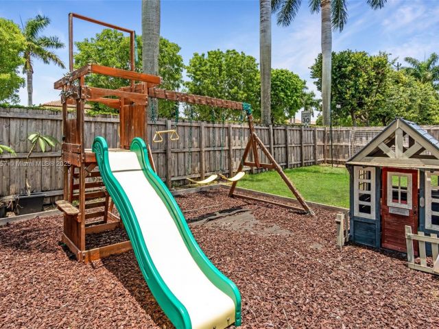 Дом в аренду по адресу 724 SE 37th Ave - фото 6262322