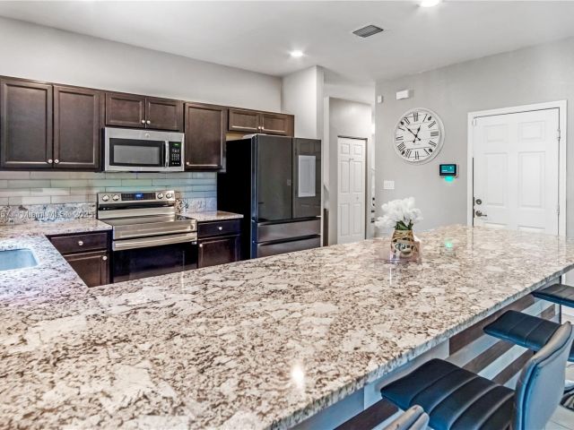 Дом в аренду по адресу 724 SE 37th Ave - фото 6262328