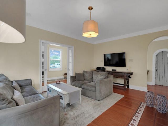 Дом в аренду по адресу 910 NE 2nd Avenue - фото 6263328