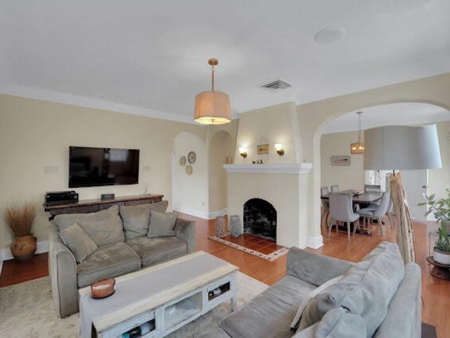 Дом в аренду по адресу 910 NE 2nd Avenue - фото 6263329