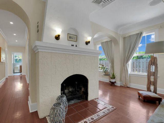 Дом в аренду по адресу 910 NE 2nd Avenue - фото 6263337