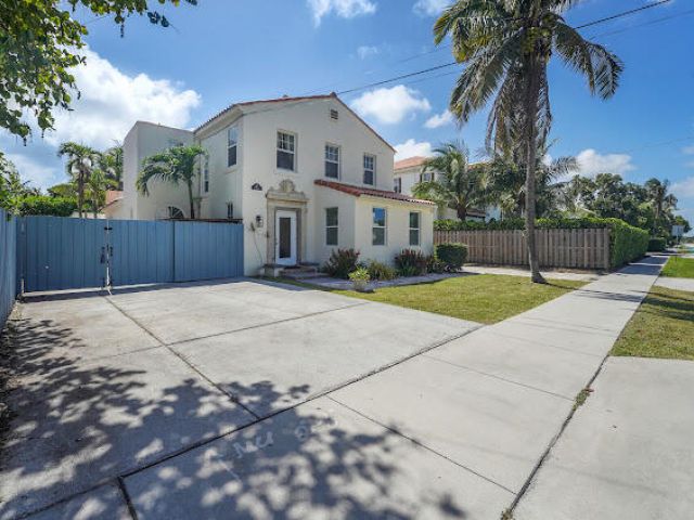 Дом в аренду по адресу 910 NE 2nd Avenue - фото 6263340