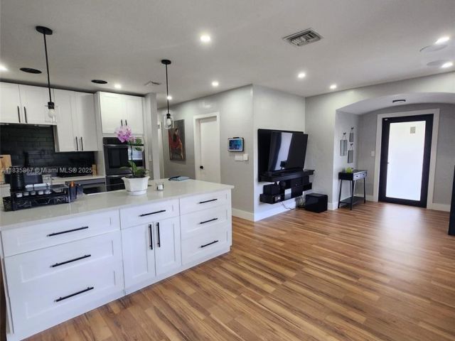 Продажа дома по адресу 817 NW 17th St - фото 6266295