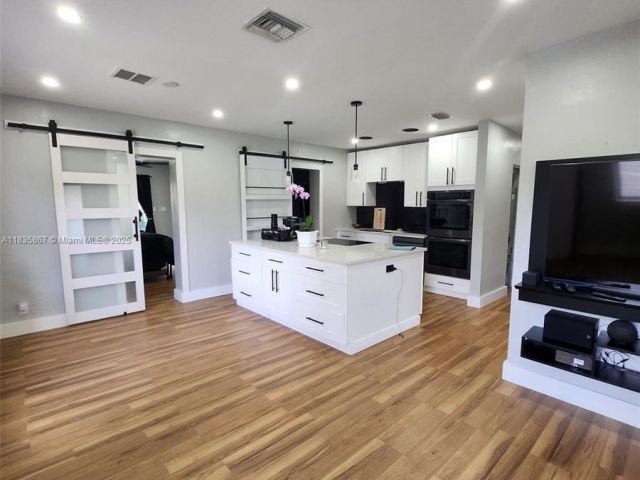 Продажа дома по адресу 817 NW 17th St - фото 6266296