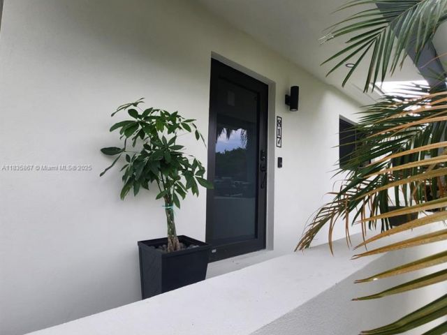 Продажа дома по адресу 817 NW 17th St - фото 6266297