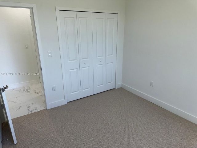 Продажа дома по адресу 1838 NE 1st St - фото 6262908