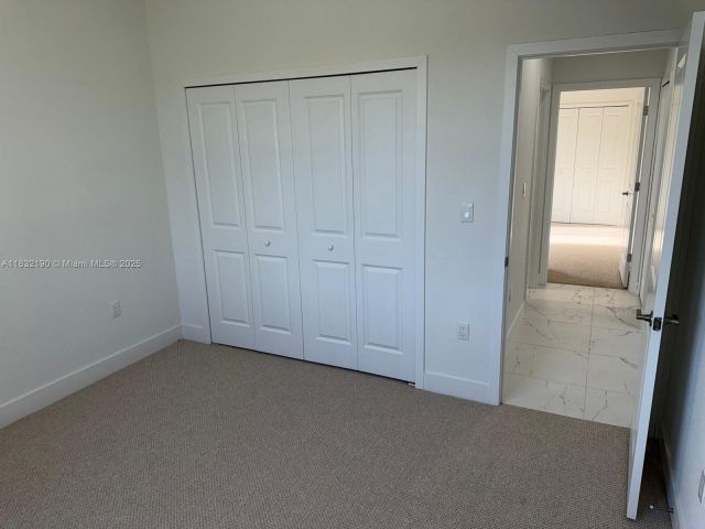 Продажа дома по адресу 1838 NE 1st St - фото 6262910