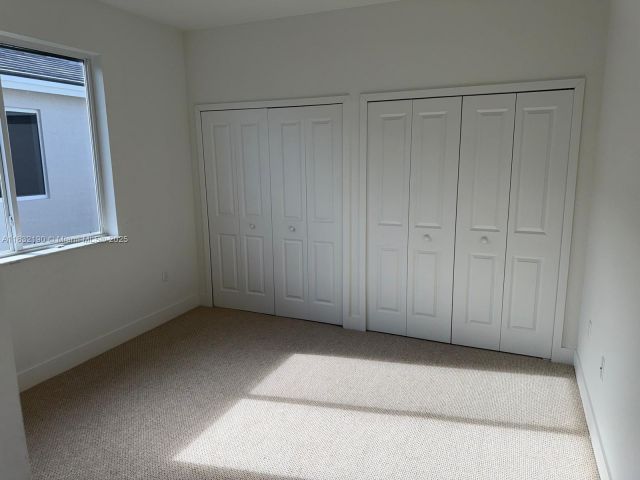 Продажа дома по адресу 1838 NE 1st St - фото 6262913