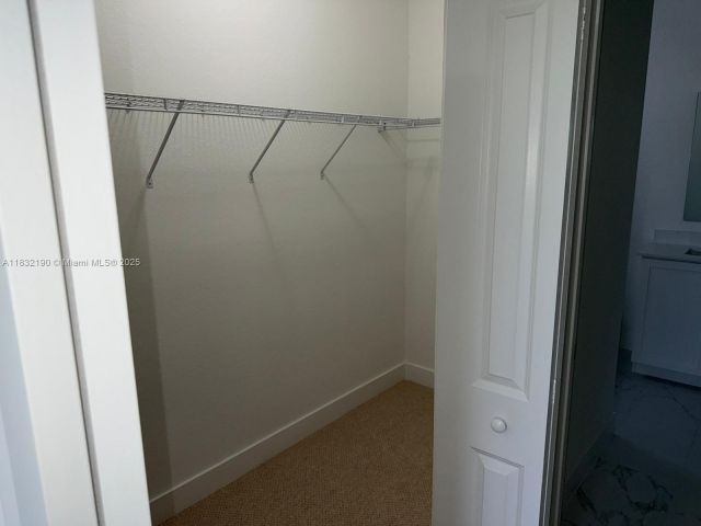 Продажа дома по адресу 1838 NE 1st St - фото 6262915