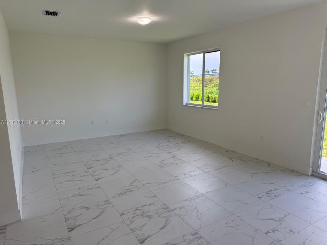 Продажа дома по адресу 1838 NE 1st St - фото 6262923