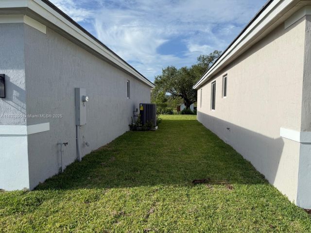 Продажа дома по адресу 1838 NE 1st St - фото 6262926