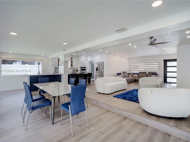 Продажа дома по адресу 1931 SW 22nd Ave - фото 6274402