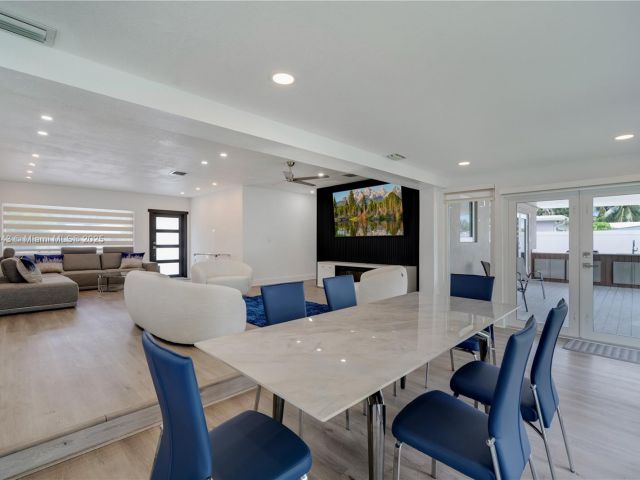 Продажа дома по адресу 1931 SW 22nd Ave - фото 6274403