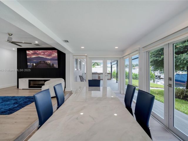 Продажа дома по адресу 1931 SW 22nd Ave - фото 6274404