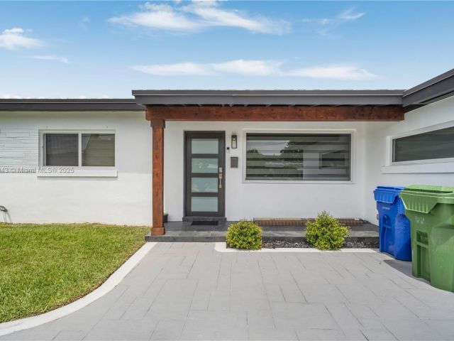 Продажа дома по адресу 1931 SW 22nd Ave - фото 6274412