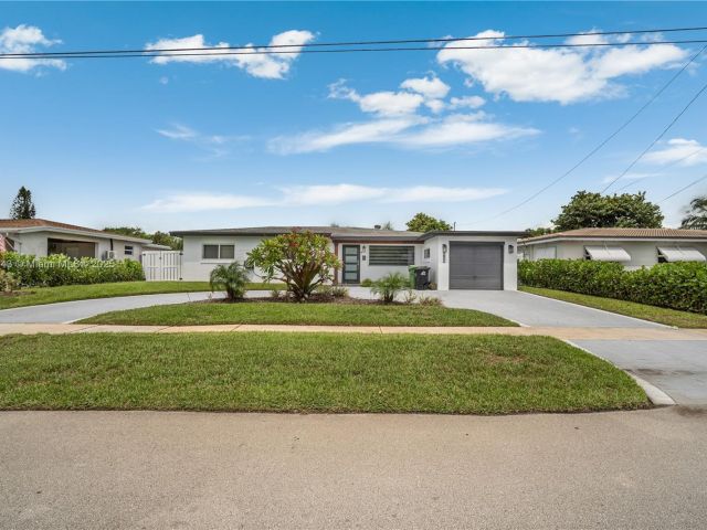 Продажа дома по адресу 1931 SW 22nd Ave - фото 6274414