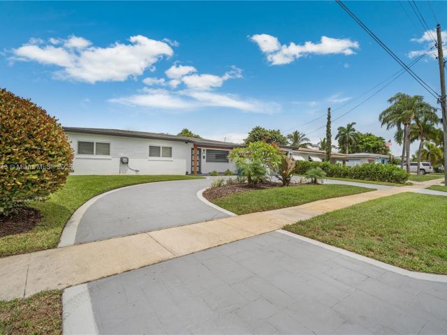 Продажа дома по адресу 1931 SW 22nd Ave - фото 6274415