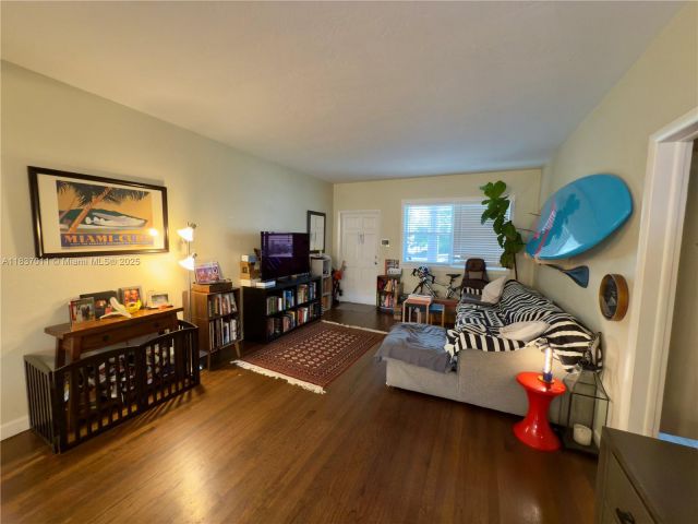 Дом в аренду по адресу 16 Malaga Ave - фото 6265302