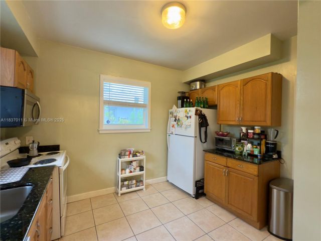 Дом в аренду по адресу 16 Malaga Ave - фото 6265304