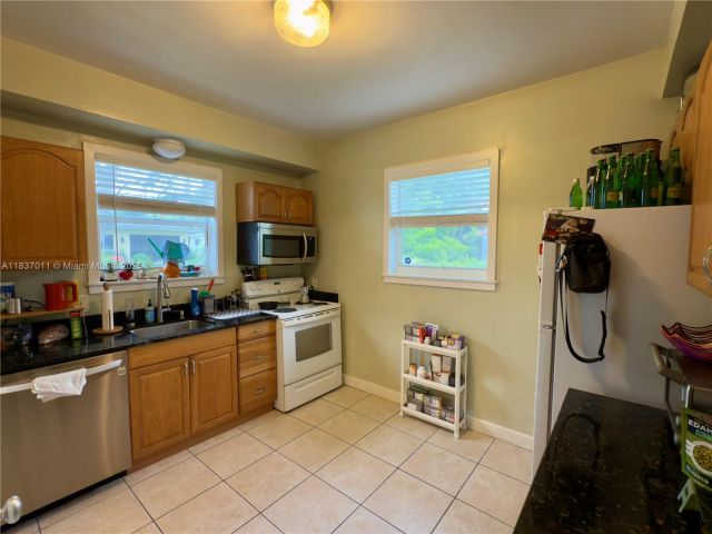 Дом в аренду по адресу 16 Malaga Ave - фото 6265305