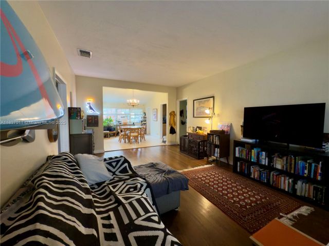 Дом в аренду по адресу 16 Malaga Ave - фото 6265307