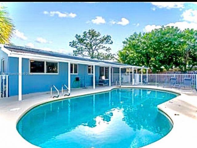 Дом в аренду по адресу 2233 SE 13th St 2233 - фото 7478584