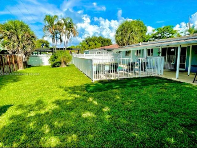 Дом в аренду по адресу 2233 SE 13th St 2233 - фото 7478586