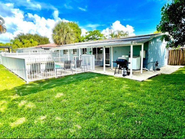 Дом в аренду по адресу 2233 SE 13th St 2233 - фото 7478588