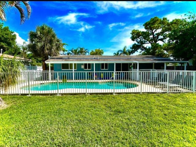 Дом в аренду по адресу 2233 SE 13th St 2233 - фото 7478590