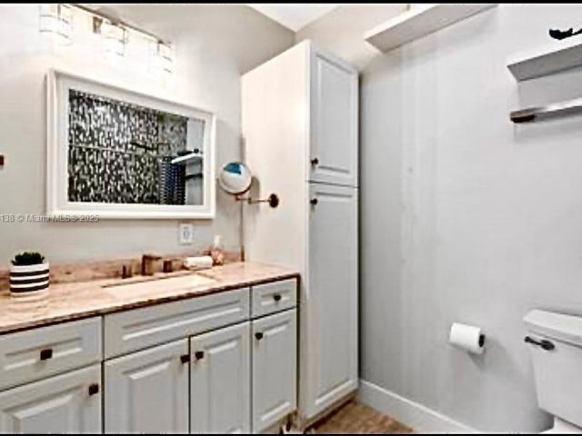 Дом в аренду по адресу 2233 SE 13th St 2233 - фото 7478595