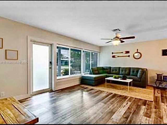 Дом в аренду по адресу 2233 SE 13th St 2233 - фото 7478606