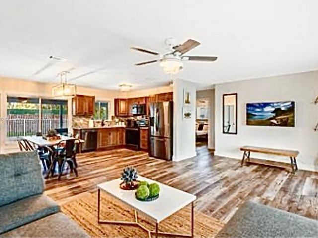 Дом в аренду по адресу 2233 SE 13th St 2233 - фото 7478610