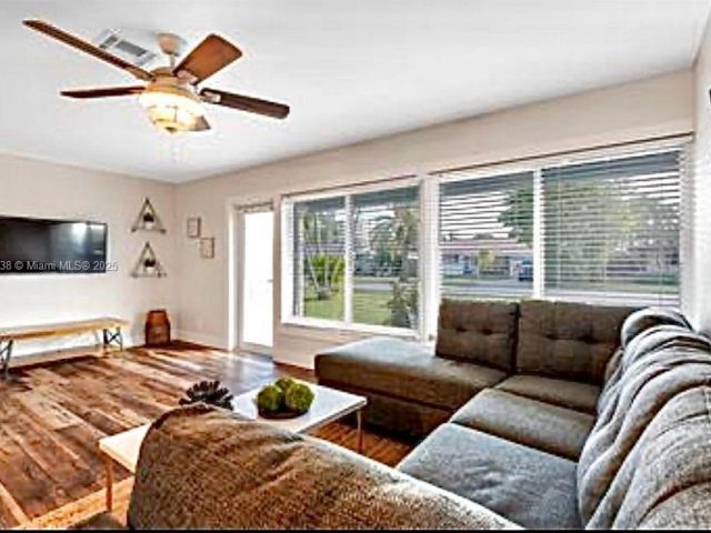 Дом в аренду по адресу 2233 SE 13th St 2233 - фото 7478614