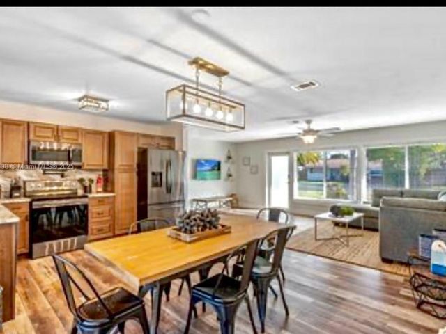 Дом в аренду по адресу 2233 SE 13th St 2233 - фото 7478618