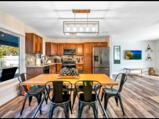 Дом в аренду по адресу 2233 SE 13th St 2233 - фото 7478620