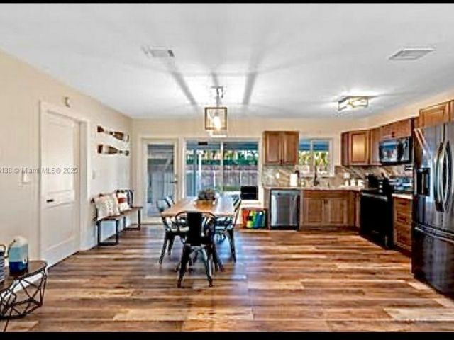 Дом в аренду по адресу 2233 SE 13th St 2233 - фото 7478622