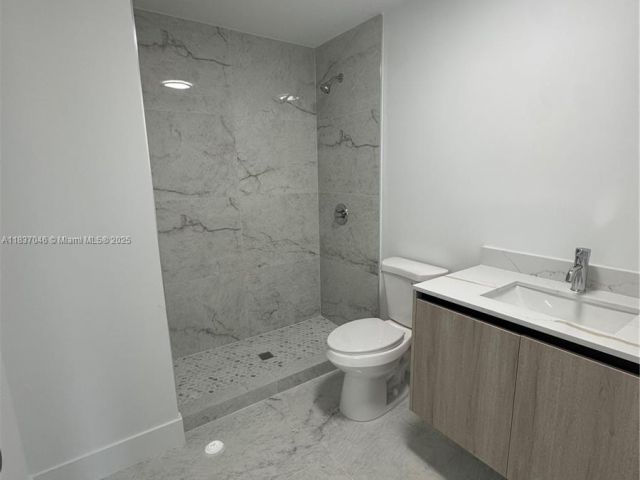 Дом в аренду по адресу 157 NE 12th Ave 157 - фото 6264923