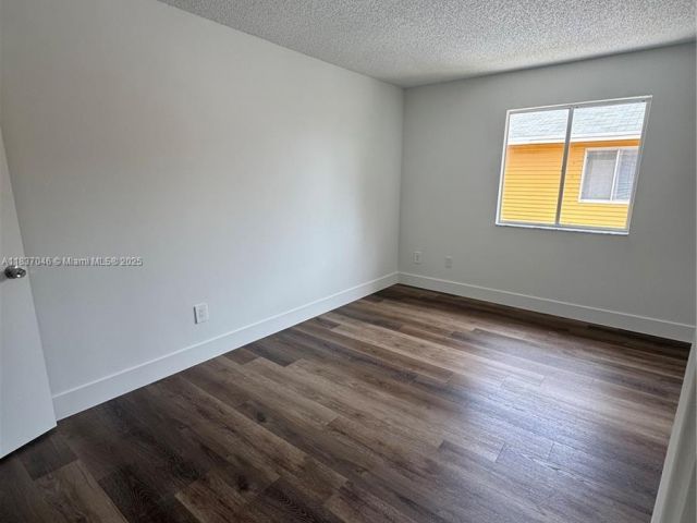 Дом в аренду по адресу 157 NE 12th Ave 157 - фото 6264927