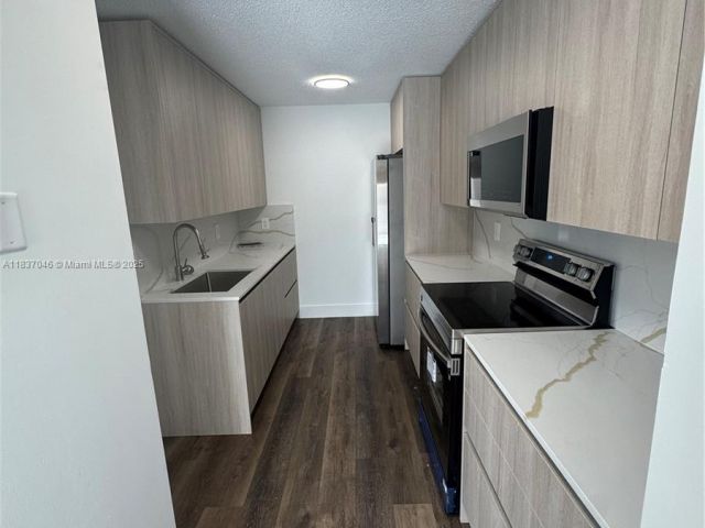 Дом в аренду по адресу 157 NE 12th Ave 157 - фото 7518564