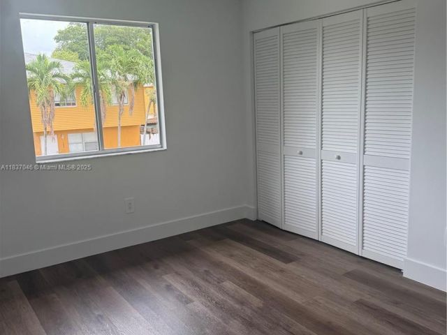 Дом в аренду по адресу 157 NE 12th Ave 157 - фото 7518570