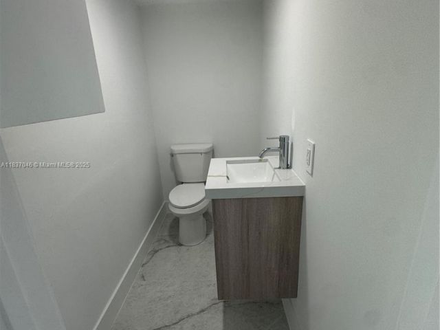 Дом в аренду по адресу 157 NE 12th Ave 157 - фото 7518576