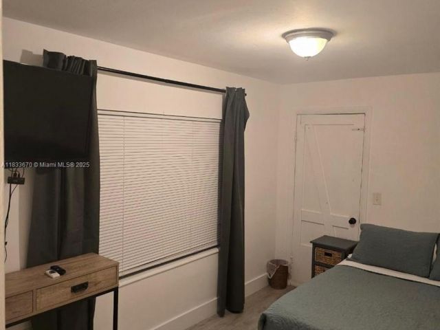 Продажа дома по адресу 7700 NE 1st Ct - фото 6265268