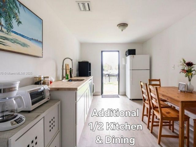 Продажа дома по адресу 7700 NE 1st Ct - фото 6265281