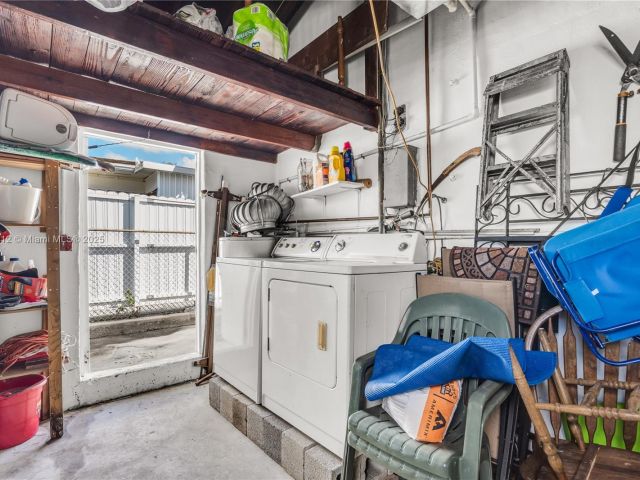 Продажа дома по адресу 201 NW 14th Ave - фото 6284881