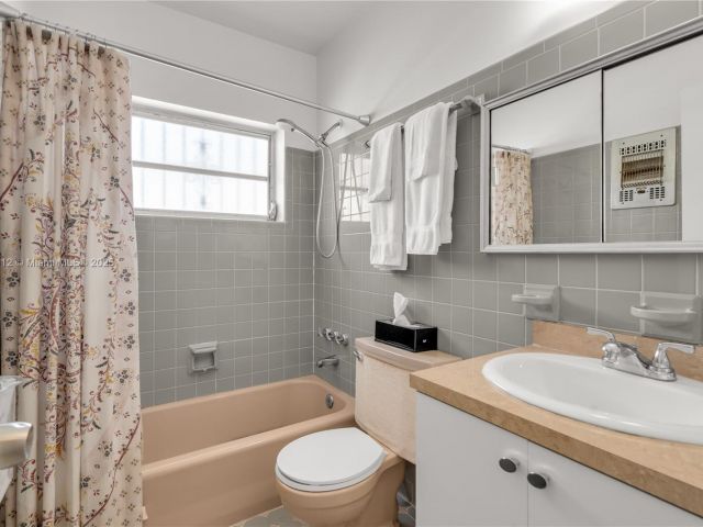 Продажа дома по адресу 201 NW 14th Ave - фото 6284883